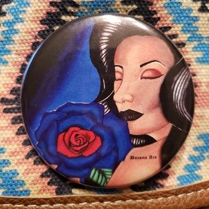 Button art pin